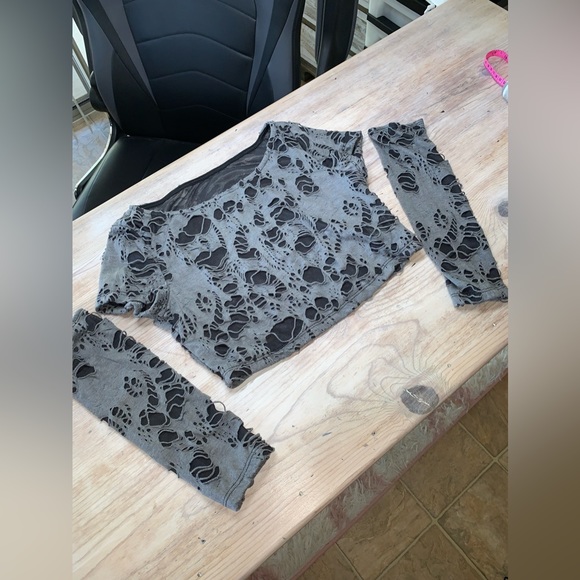 Gray Webbed Crop Top And Arm Warmer Set - Picture 2 of 14